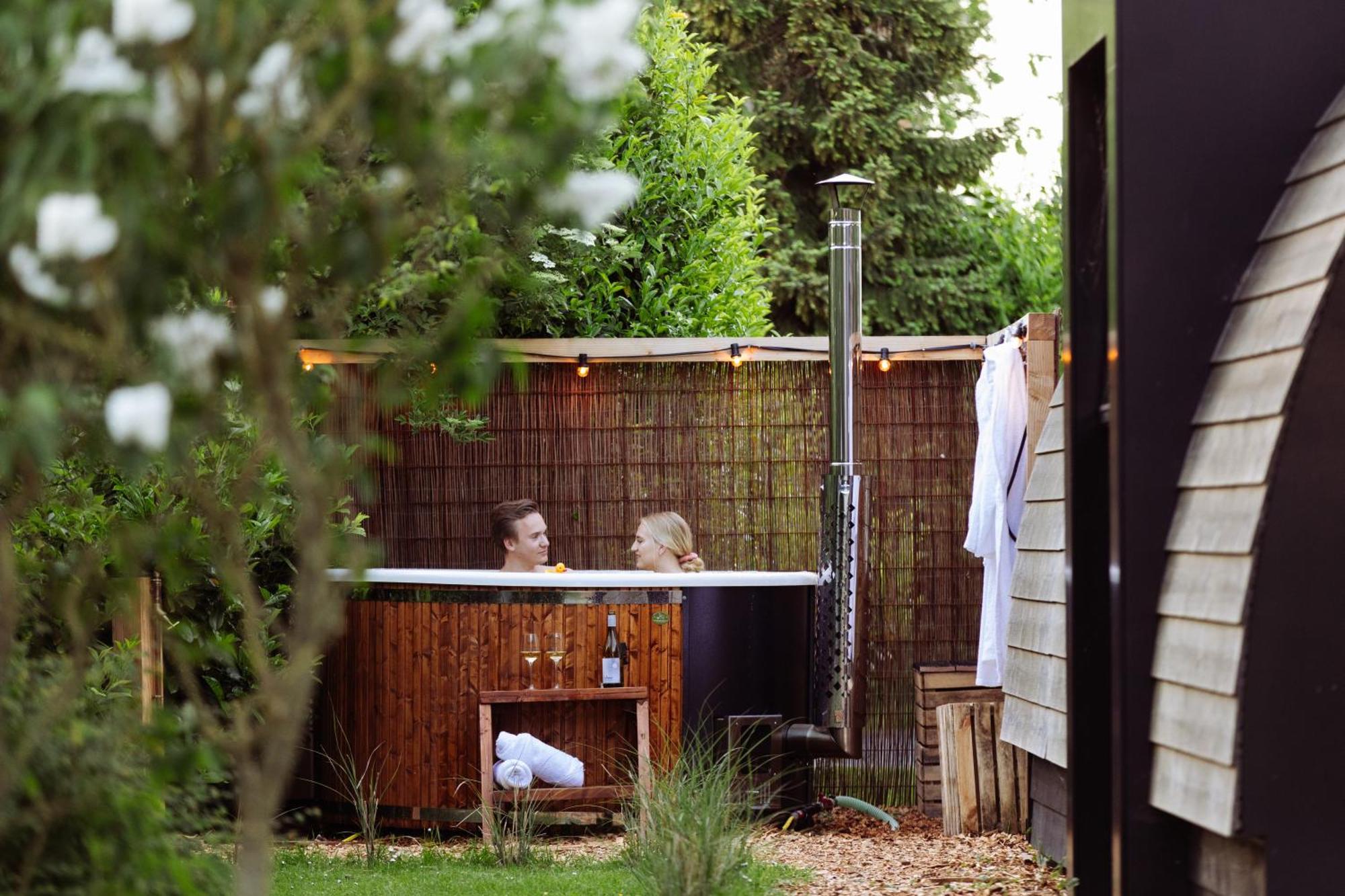 Pod Huisje Met Hottub Dokkum Esterno foto